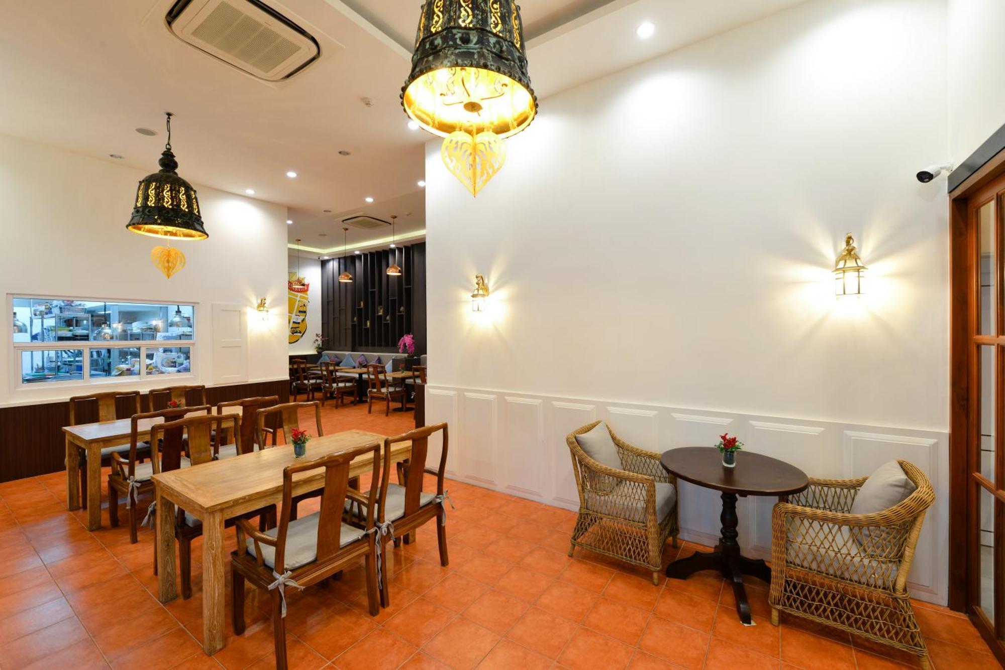 普拉纳科恩别墅酒店–罗莱夏朵 曼谷 外观 照片 Interior of a Thai restaurant