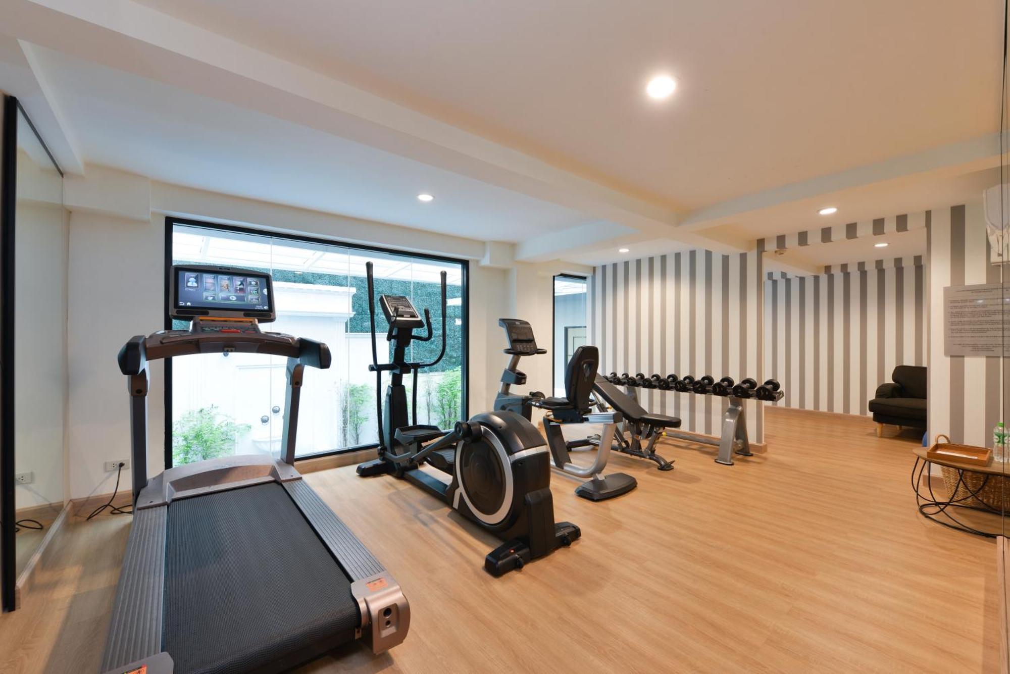 普拉纳科恩别墅酒店–罗莱夏朵 曼谷 外观 照片 A gym at a hotel