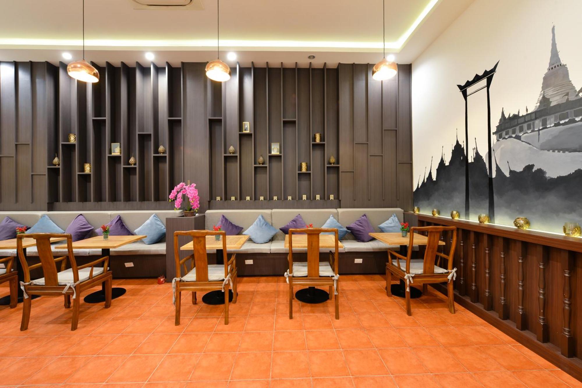 普拉纳科恩别墅酒店–罗莱夏朵 曼谷 外观 照片 Interior of a Thai restaurant